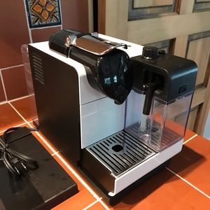 Nespresso DeLonghi with Re-fillable pods